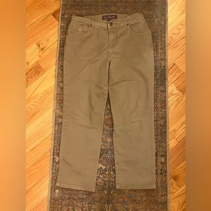 Gloria Vanderbilt khaki colored twill jeans size 8 petite